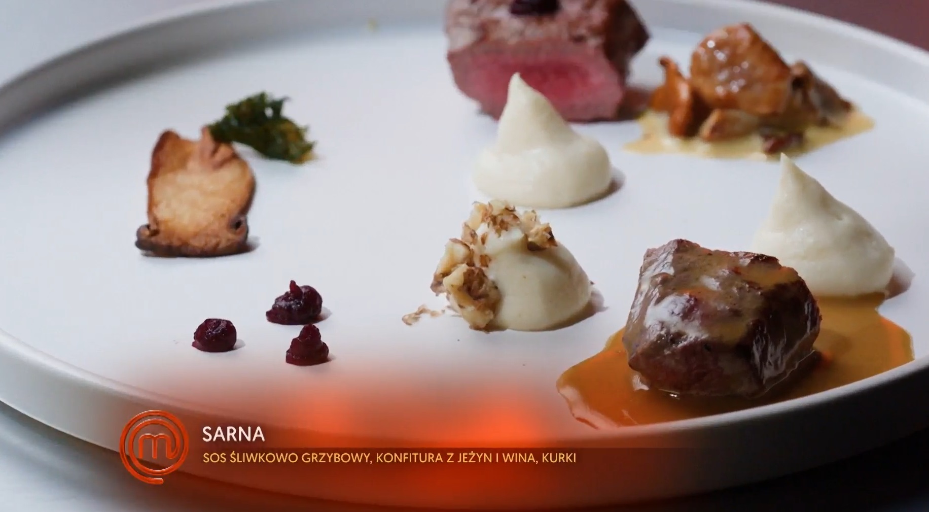 Jakub Kurzep: Sarna w sosie sarniano-grzybowo-śliwkowym z puree selerowym, musem owocowym i kurkami w śmietanie