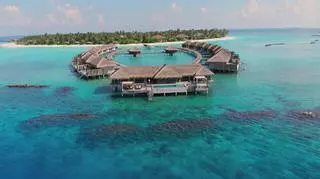 "Ambasady luksusu": basen i "poduszkowe menu" w luksusowym bungalowie na Malediwach