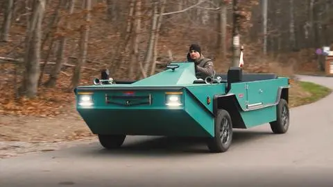 Ma napęd na cztery koła i.... cztery śruby napędowe