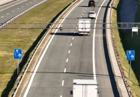 Różnica prędkości na tej samej trasie: 110 km/h w jedną stronę, 120 km/h w drugą