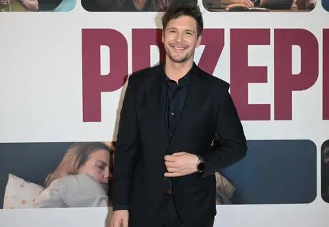 Mikołaj Roznerski o ojcostwie i zawodzie aktora. "Nie chciałbym, żeby mój syn przeżywał coś takiego" [TYLKO U NAS]