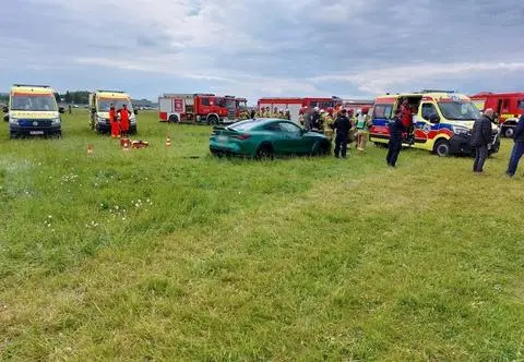 Tragiczny wypadek podczas imprezy motoryzacyjnej w Krośnie – 18 osób poszkodowanych