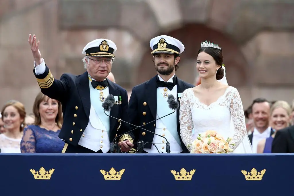 Król Karol XVI Gustaw, jego syn Karol Filip z żoną Sofią 