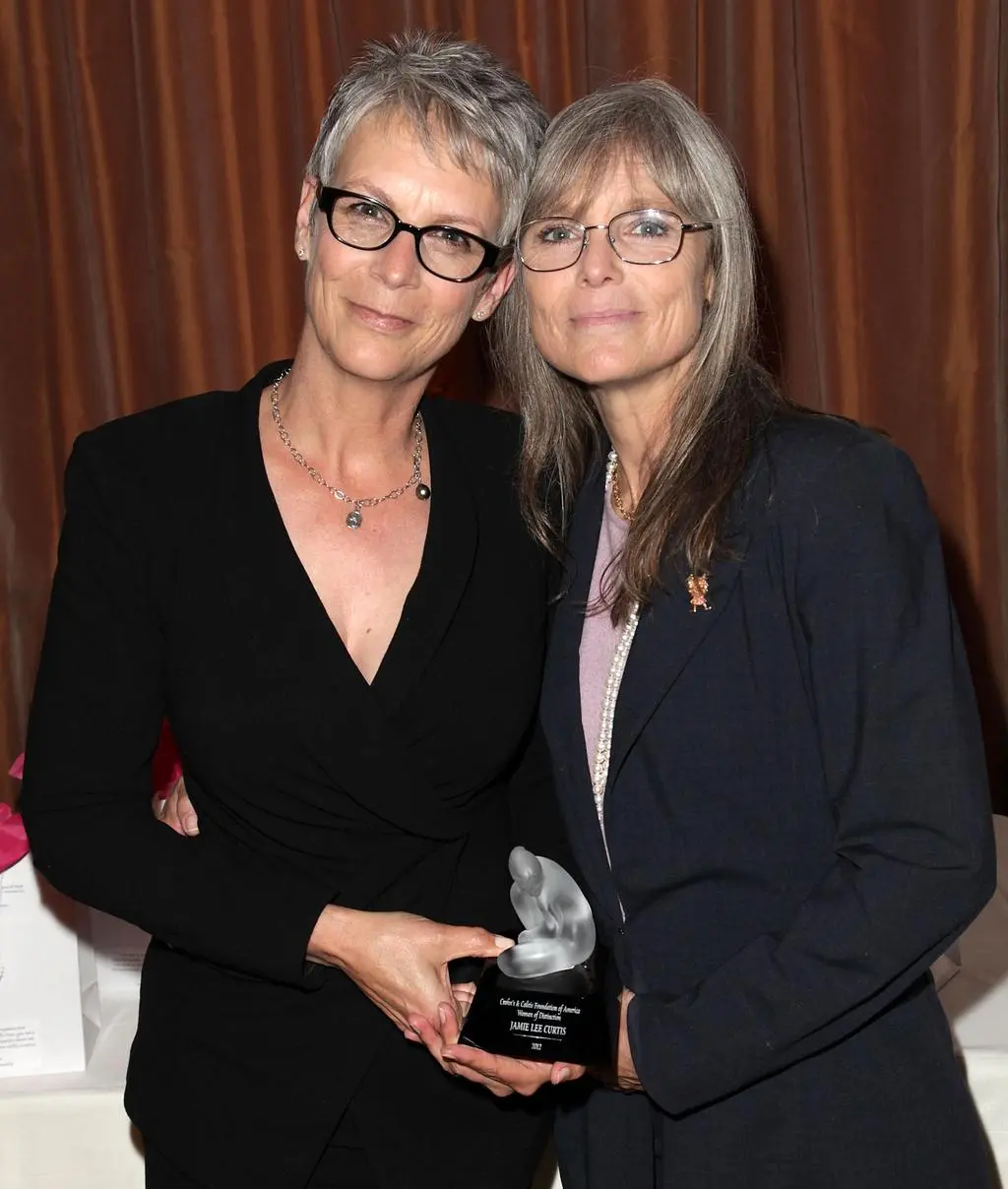 Jamie Lee Curtis z siostrą Kelly Lee Curtis 