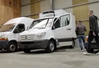 Zawodowi handlarze – trzy Mercedesy i trudne negocjacje