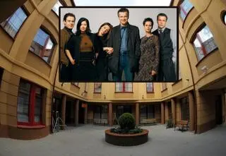 Wspominamy początki "Na Wspólnej". Jak poznali się bohaterowie? Gdzie naprawdę znajduje się słynny blok?