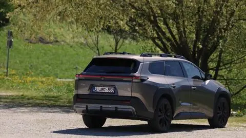 Szybkie elektryczne kombi Toyoty – bZ4X Touring