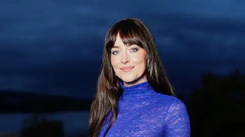 Dakota Johnson zaskoczyła kreacją. Aktorka kolejny raz udowadnia, że nie wstydzi się nagości 