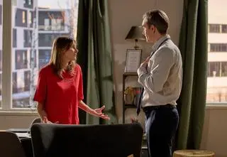 "Na Wspólnej" odc. 3981. Ola umawia nową opiekunkę. Alan chce ją zabić?! [PRZED EMISJĄ w TV]