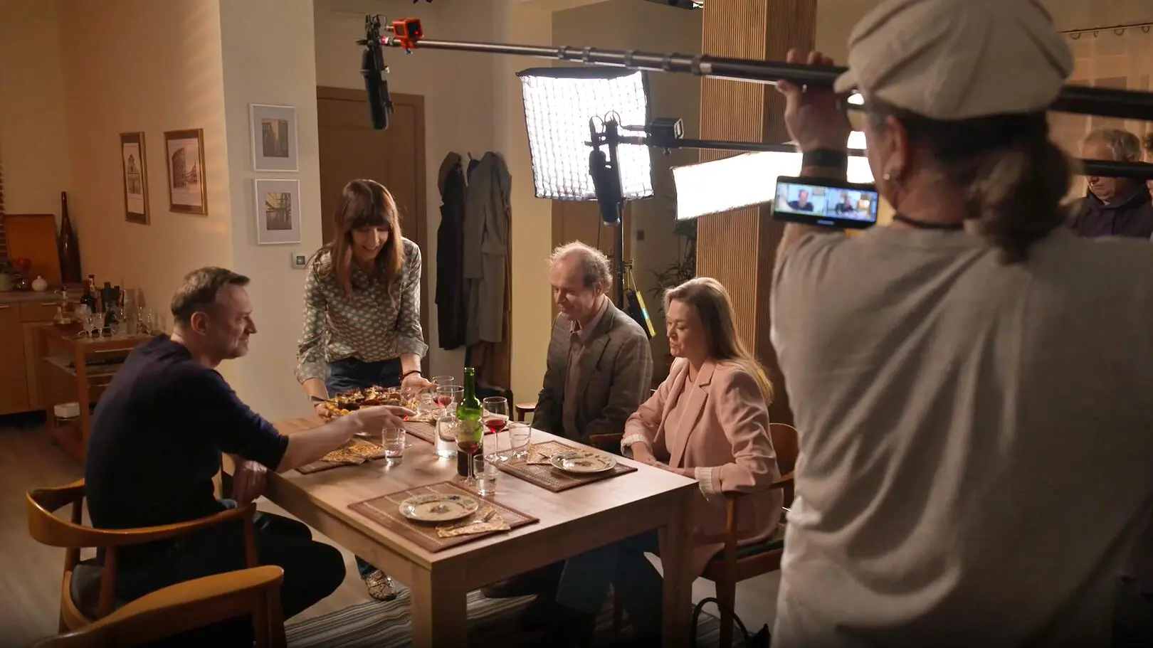 Kulisy powrotu Andrzeja do "Na Wspólnej"! Na planie pojawiła się też jego nowa żona. Zobacz materiał wideo
