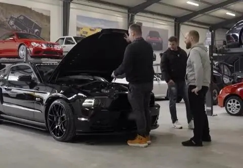 "Zawodowi handlarze". Beijing 212, Audi Q3 i Ford Mustang GT