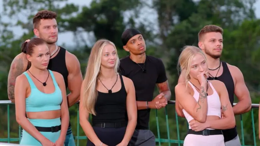 Rollercoaster emocji w "Hotelu Paradise 12". Aż dwie osoby pożegnały się z programem