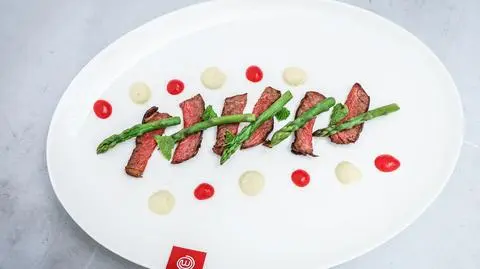 Anna Jaworska: Stek z polędwicy wołowej z sosami i szparagami