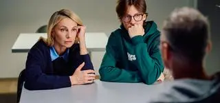 "Na Wspólnej" odc. 4223. Zemsta, zdrada i utracone wspomnienia. Dramatyczne wydarzenia po operacji Mariusza! [STRESZCZENIE]