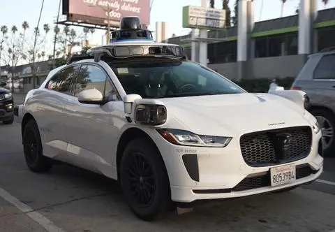 Autonomiczne samochody też dostają mandaty. Kto zapłaci karę za auto bez kierowcy?
