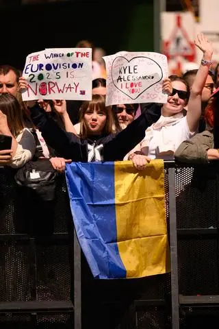 Eurowizja 2025. Na fanów konkursu czeka masa atrakcji. Jedną z nich jest... tramwaj karaoke! 