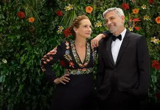 George Clooney i Julia Roberts w wakacyjnej komedii, której nie możesz przegapić! Od dziś obejrzysz ją w Max