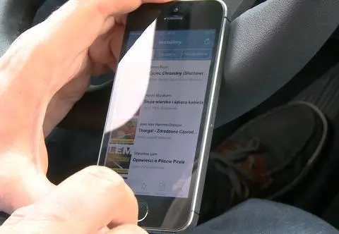 Używanie telefonu za kierownicą - cienka granica między tym, co wolno, a mandatem