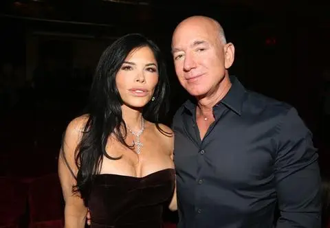 Jeff Bezos i Lauren Sanchez wzięli ślub w Wenecji. Kreacja panny młodej zachwyca