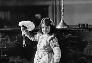 Królowa matka nie lubiła księżnej Diany. Miała popierać romans wnuka