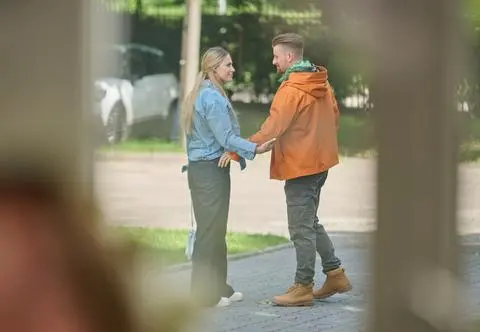 "Na Wspólnej" odc. 4058. Daria przyłapana na zdradzie?! Tadek zastał ją w dwuznacznej sytuacji [PRZED EMISJĄ w TV]