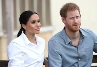 Byli pracownicy Sussexów przerwali milczenie. Opowiedzieli o traumatycznych doświadczeniach