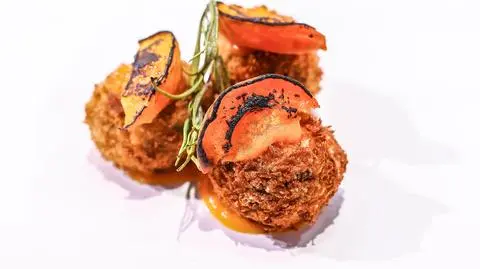 Karolina Radzanowska/Debora Warchoł: Krokiety z kaszanki w panko z musem morelowym