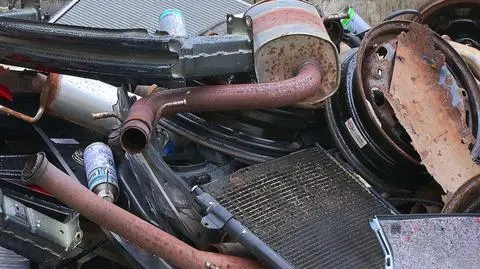 Recykling części do samochodu - zdjęcie ilustracyjne