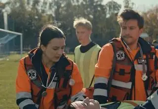 "Szpital św. Anny". Marta i Tomek porwani? Zbir napadnie na nich z bronią palną w ręku! [PRZED EMISJĄ W TV]