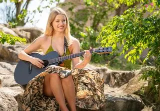 Hotel Paradise 8. Kim jest Emilia Salwa?