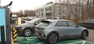 Elektryczna rewolucja na trasach. Coraz więcej ładowarek przy polskich drogach szybkiego ruchu