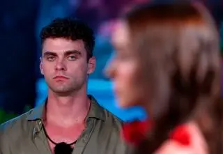 Wojtek z "HP 9" podpadł... Kto namawia Julię do wyrzucenia go z hotelu?