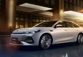 Geely chwali się zasięgiem 2100 km. To nie elektryk, tylko hybryda