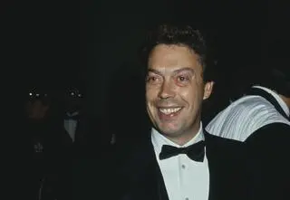 Legendarny aktor na wózku inwalidzkim. Tim Curry wraca do codzienności po ciężkim udarze