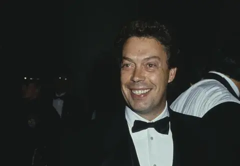 Legendarny aktor na wózku inwalidzkim. Tim Curry wraca do codzienności po ciężkim udarze