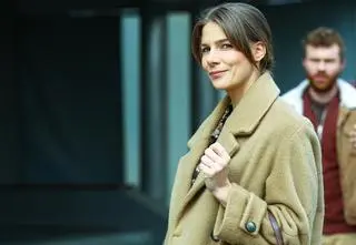 "Błaganie nic tu nie pomoże". Czy dr Bursztyn pomoże ciężarnej pacjentce? "Szpital św. Anny" przed emisją w TV