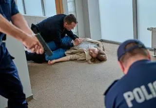 W nowych odcinkach 3922-3925 "Na Wspólnej": Płomienny romans, walka o życie Igi i oświadczyny?!