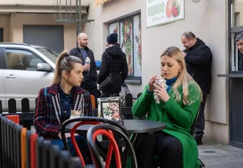 "Na Wspólnej" PRZED EMISJĄ odcinka 3850 w TV: Uczeń zakochał się w Kasi?! Co na to Darek?