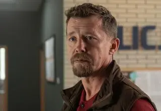 Zaczynał jako nastolatek. Teraz powraca w nowym serialu TVN! Poznalibyście go na nagraniu z planu?