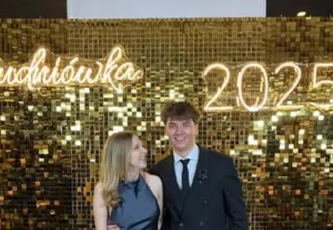 Pocałunek Sussexów i nowy związek Akopa Szostaka. Co dziś działo się w show-biznesie?