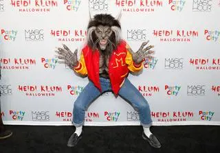 Kostiumy Heidi Klum na Halloween: Wilkołak
