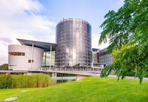 Szklana Manufaktura Volkswagena kończy z produkcją. Koniec epoki w Dreźnie 