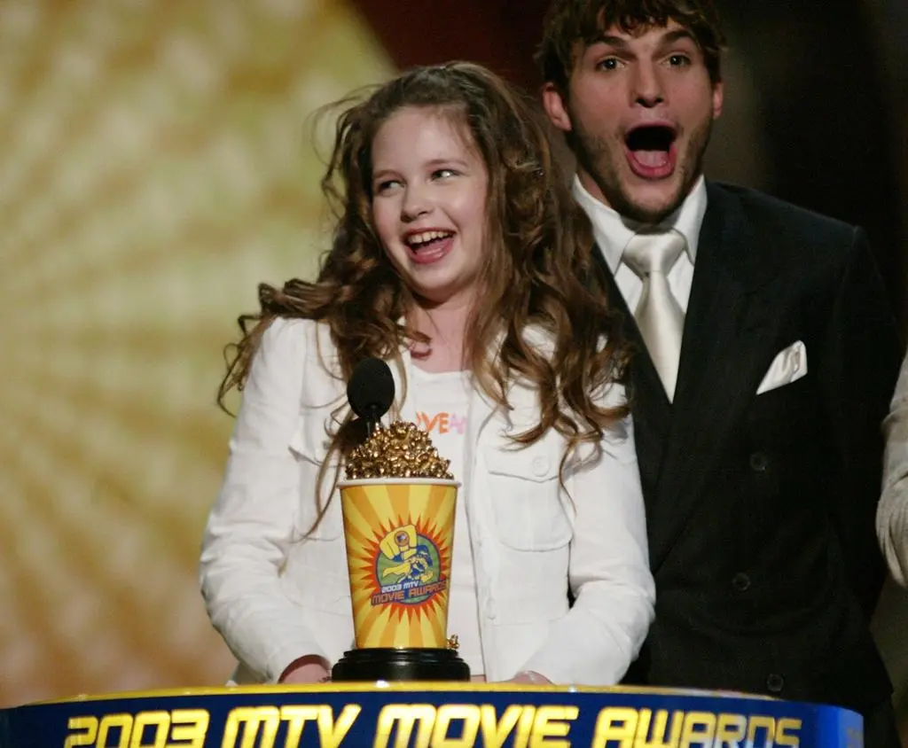 Daveigh Chase i Ashton Kutcher, 2003 rok