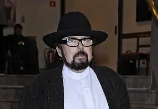 Niepokojący wpis Zbigniewa Hołdysa. "Proszę o wybaczenie". Fani martwią się o zdrowie muzyka