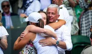 Iga Świątek z ojcem Tomaszem oraz siostrą Agatą