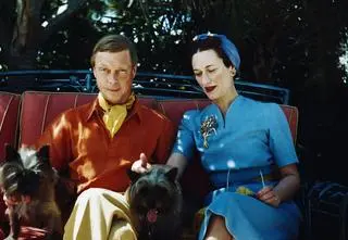 Król Edward VIII zapłacił wysoką cenę za związek z Wallis Simpson. Ich miłość zmieniła monarchię na zawsze