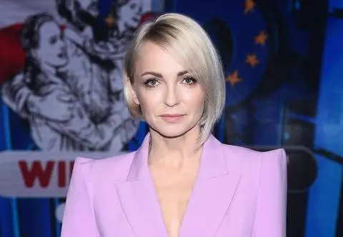 Hejt na Annę Wyszkoni po zdjęciu w sukni! Artystka ostro odpowiada. "Chcesz mieć inne, to se miej"