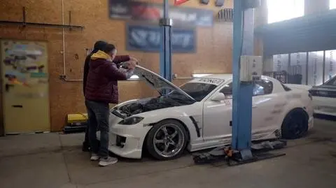 Zawodowi handlarze. Luksusowe BMW, ogromny RAM i driftowóz z charakterem