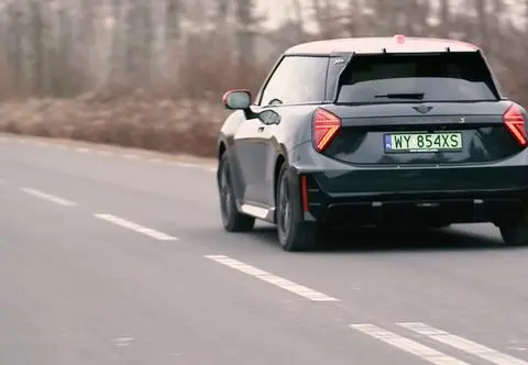 Mini Cooper z Chin