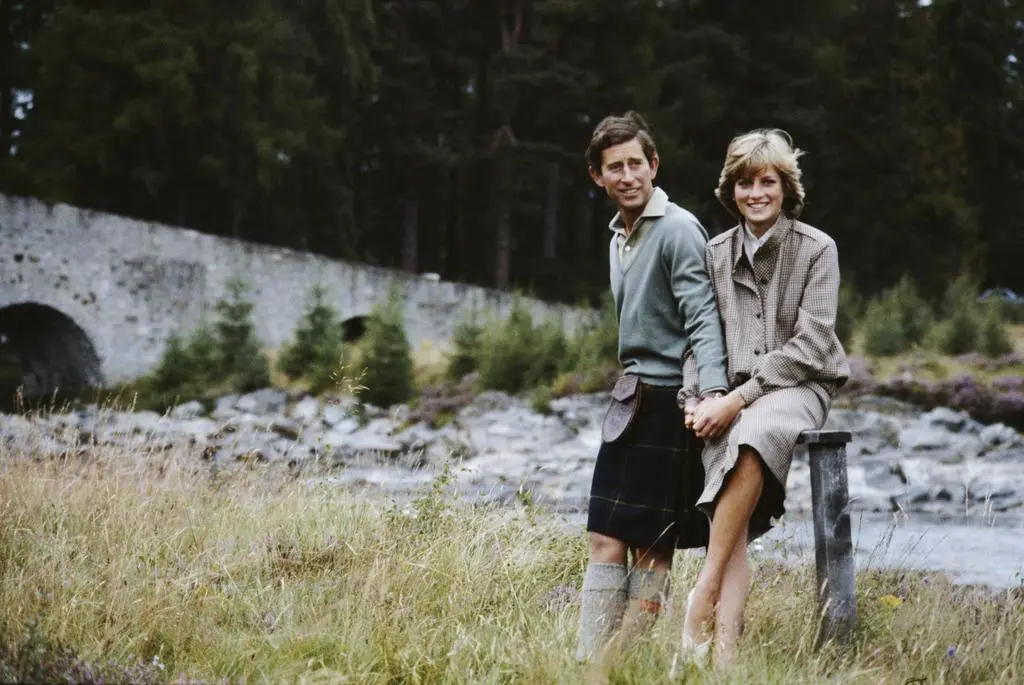 Obecny król Karol III i księżna Diana podczas miesiąca miodowego w 1981 roku